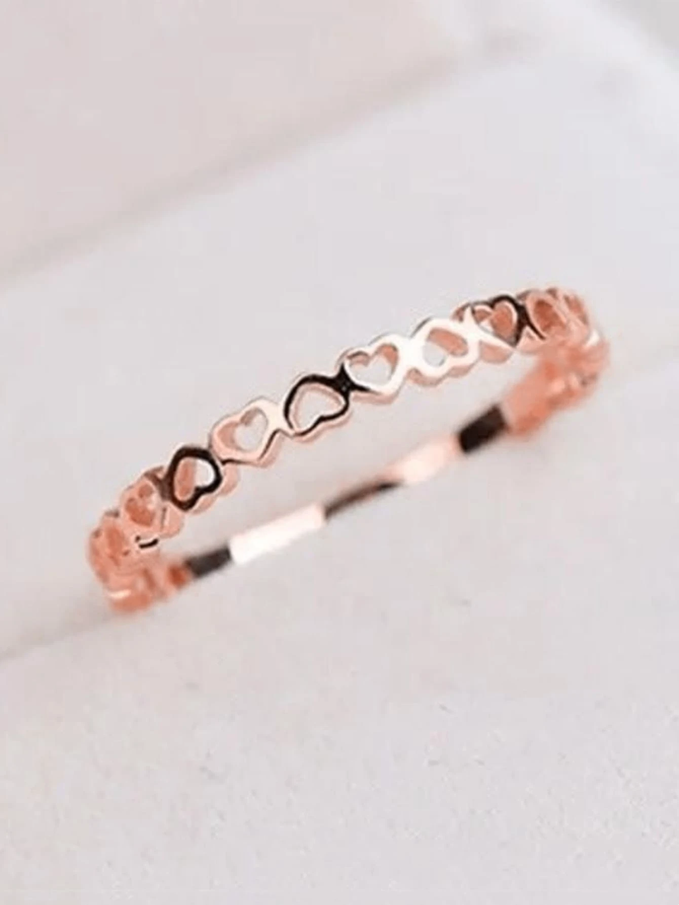 1枚优雅心形戒指，女士款式，适合订婚、周年纪念、派对、情人节等场合。