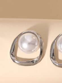 1pair European And American Asymmetrical Geometric Hollow Out Pearl Earrings