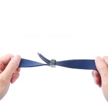 新款碳纖維紋理磁性摺疊扣矽膠手錶帶,與apple Watch 1-8系列兼容 - 棕色 - 查看 2