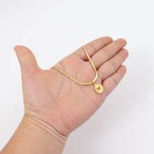 1入組新款時尚水滴最初吊墜人字形鏈條樣式項鍊適合女士派對 - 金黃色 - 查看 3