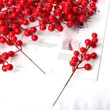 10 piezas de adornos artificiales de bayas rojas con espino, acebo, muérdago y vainas de guisantes para decoración floral de primavera, Día de San Valentín, regalos de cumpleaños, graduación, plantas falsas