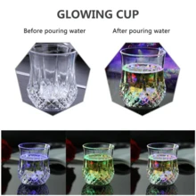 2 Vasos tequileros tazas con luz intermitente multicolor LED automáticas activadas por agua que brillan en la oscuridad - transparente - Ver 4