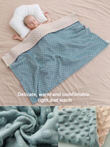 1 pezzo Morbida coperta a doppio strato con motivo a pois, adatta per bambini maschi e femmine. Le dimensioni sono 75cm x 100cm, perfetta per fasciare, confortare e come regalo per il festa di nascità o per la festa del bambino, regalo d'amore per San Valentino