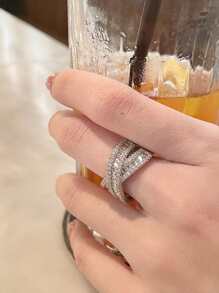 1 Miếng Đúng mốt Khối Zirconia  Trang trí Thiết kế chéo Mở có thể điều chỉnh Nhẫn , Thích hợp Đối với phụ nữ at Buổi tiệc , Du lịch , Hằng ngày Commute Và Thu thập Dịp - Bạc - Xem 2