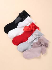 جوارب بنات رضيعات سوداء اللون، مطبوع عليها عقدة فراشة ويأتي في 5 أزواج. مناسبة للاستخدام اليومي