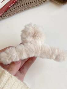 1 chiếc kẹp tóc bằng vải nhung 11cm có thiết kế, thích hợp để tạo kiểu tóc dễ thương vào mùa thu đông - Màu be - Xem 1