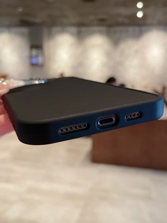 Nytt enfärgat stort håls galvaniserat metallramsfodral lämplig för iPhone 17 Pro Max, Apple 13/16/17/17 Pro/17 Air, 11, X/XR, fallskyddande stort hålsskydd