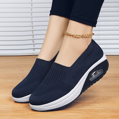 Nuevos Zapatos De Baile De Plaza Deportivos Y De Ocio De Moda, Cómodos Para Deslizarlos Y Con Amortiguación De Aire Transpirable Y Gruesa Para Soporte Del Pie. Son De Moda Y Adecuados Para Tallas Grandes De Calzado Femenino En El Mercado Internacional.