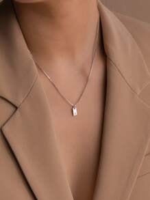 1 st. Delikat & Minimalist S925 Silver Fyrkant Halsband Hängsmycke Med Text Detalj , Bra Jubileumspresent För kvinnor - Guld - Visa 5