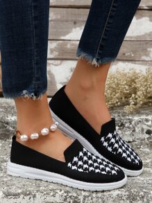 2023 New Spring & Autumn Women's Fashionable Large Size Breathable Knitted Slip-on Sneakers