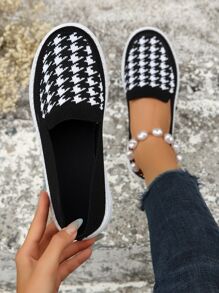2023 New Spring & Autumn Women's Fashionable Large Size Breathable Knitted Slip-on Sneakers
