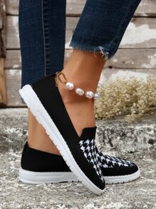 2023 New Spring & Autumn Women's Fashionable Large Size Breathable Knitted Slip-on Sneakers