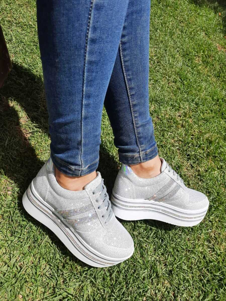 Tenis Plataforma glamour plata con brillos para fiesta o casuales - Plateado - Ver 1