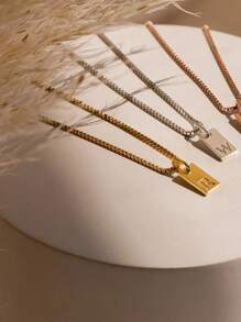 1 st. Delikat & Minimalist S925 Silver Fyrkant Halsband Hängsmycke Med Text Detalj , Bra Jubileumspresent För kvinnor - Guld - Visa 6