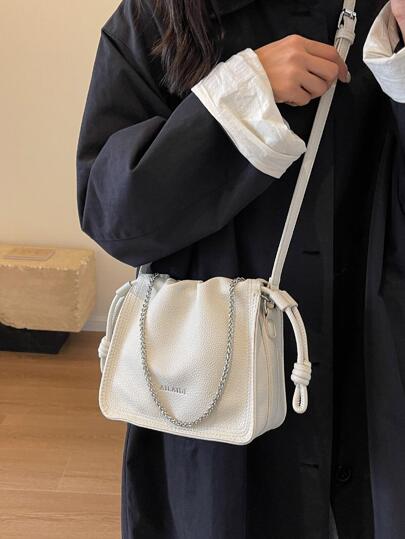 时尚简约小方形 PU 皮包，百搭休闲单肩包/斜挎包，面料舒适，磁性闭合，可调节可拆卸肩带，充足的存储空间，2025 年新款时尚水桶包设计