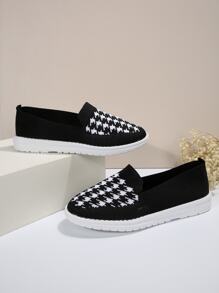 2023 New Spring & Autumn Women's Fashionable Large Size Breathable Knitted Slip-on Sneakers