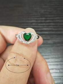 1只不鏽鋼復古綠色立體心形雕刻戒指,女性專用