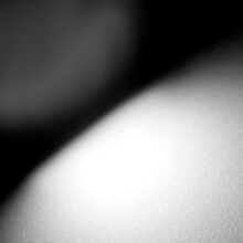 2入組7440 Led燈泡,白色4014 Led備用反向訊號煞車燈燈泡。產品描述：超亮：每個7440 Led燈泡都有18個進口高亮度4014 Led芯片,沒有盲點,亮度高但不令人眩目,比原來的普通燈泡明亮300％。超亮led燈泡確保安全夜間行駛。強穩定性：恆定電流ic驅動器確保7440 Led燈泡平穩工作,發射更集中的光束和一致的照明,保護燈泡不燃爆。沒有延遲和快速反應照明。節能：鋁合金外殼可更快散熱。低功耗,節能,壽命長達60000小時。參考交叉：7440a 7440na 7440 7440sv 7443na 7441 7443 7443r 7444 992 Wy21w W21 / 5w W21w等。廣泛應用：倒車燈,煞車燈,尾燈,停車燈,側標燈,日行燈（drl）,轉向燈等。安裝簡單,即插即用。 - 白色 - 查看 4