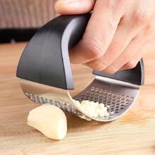 1pc Stainless Steel Garlic Press, Manual Garlic Crusher, Multifunctional Kitchen Garlic Mincer, Garlic Press Gadget, Stainless Steel Garlic Crusher For Home Use, Random Delivery Of New And Old Models
