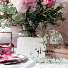 Letrero de acrílico con diseño de corazón "En memoria amorosa de un ser querido" - Letrero conmemorativo de boda para mesa, regalo para ceremonia y recepción, recuerdo para madre, padre, suegro(a) - Placa para mostrador, escritorio, centro de mesa, decoración (Estilo Hermoso)