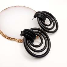 1對圓形耳環,適合女性日常佩戴 - 黑色 - 查看 3