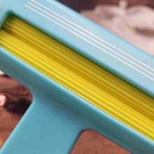 1入組藍色紙張壓接機，適用於手工工藝品，非常適合切割鋁箔、紙板和蠟紙