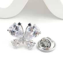 1個時尚蝴蝶形鑽石胸針,適用於女性日常穿著