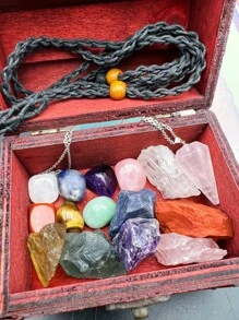 18pcs Healing Crystals Set Real Crystals And Healing Stones Kit Energy Crystals For Beginners Meditation Yoga 7 Natural Tumbled Crystals And 7 Raw Chakra Stones Rose Quartz Pendulum Fengshui Hand-Woven Nut Bag Velvet Bag Wooden Chest Box Set Best