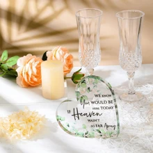 Letrero de acrílico con diseño de corazón "En memoria amorosa de un ser querido" - Letrero conmemorativo de boda para mesa, regalo para ceremonia y recepción, recuerdo para madre, padre, suegro(a) - Placa para mostrador, escritorio, centro de mesa, decoración (Estilo Hermoso)