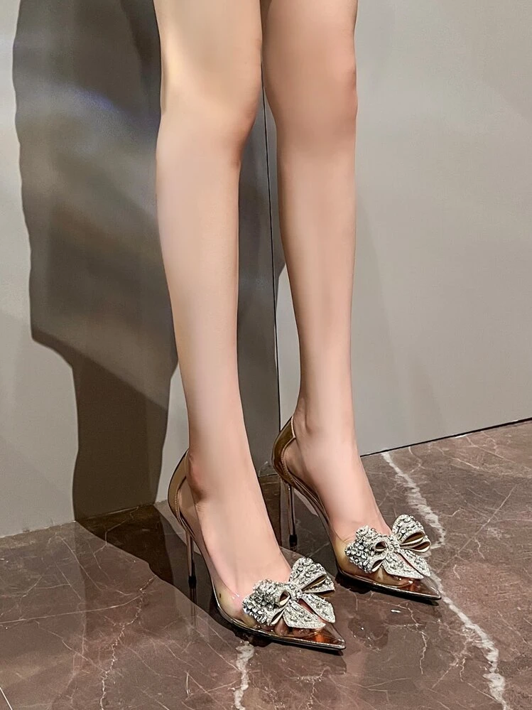 Zapatos de mujer de tacón alto con punta estrecha y tacón de aguja, confeccionados en champagne con decoración de mariposa y pedrería - Champán - Añade 2