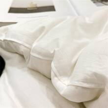Une couette respectueuse de la peau avec un garnissage en fibre pure, respirante et confortable, adaptée à toutes les saisons