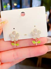 2023年新款時尚珍珠和花卉設計耳釘,批發珠寶飾品配件 - 金色 - 查看 2