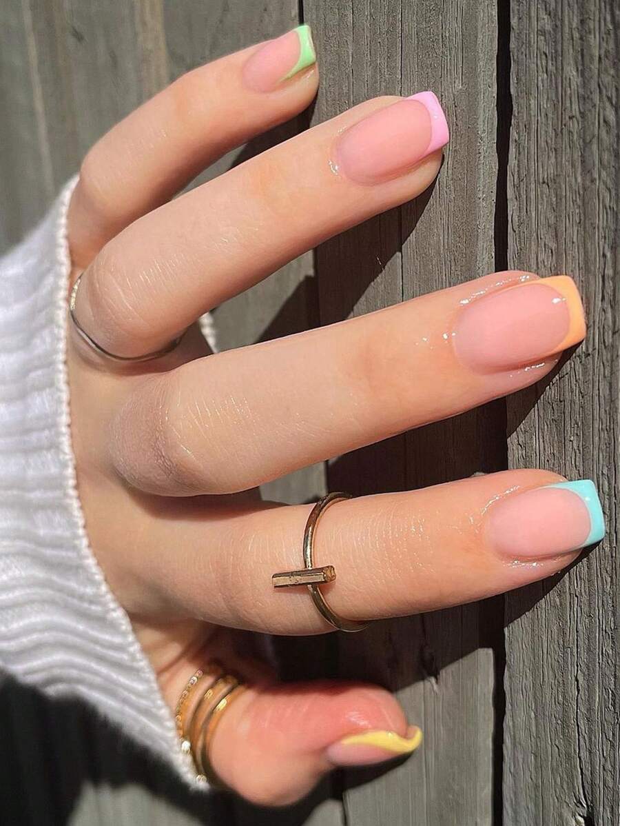Erhöhen Sie Ihren Stil mit 24 Stück kurzen quadratischen Rüstungs-Full-French-Top-Cover Nagelset für Frauen und Mädchen, Press-On-Nägel, Nagelbedarf