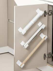 4入組塑料儲物架,可掛在電冰箱或櫥櫃側面而不需要鑽孔,適用於保鮮膜、垃圾袋等物品