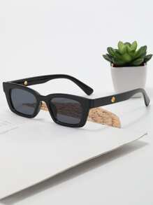 一副男女通用时尚猫眼眼镜，小镜框男士眼镜