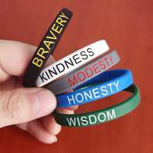 5入組男士流行矽膠手環,英文啟發和信仰字母款 - 彩色 - 查看 3