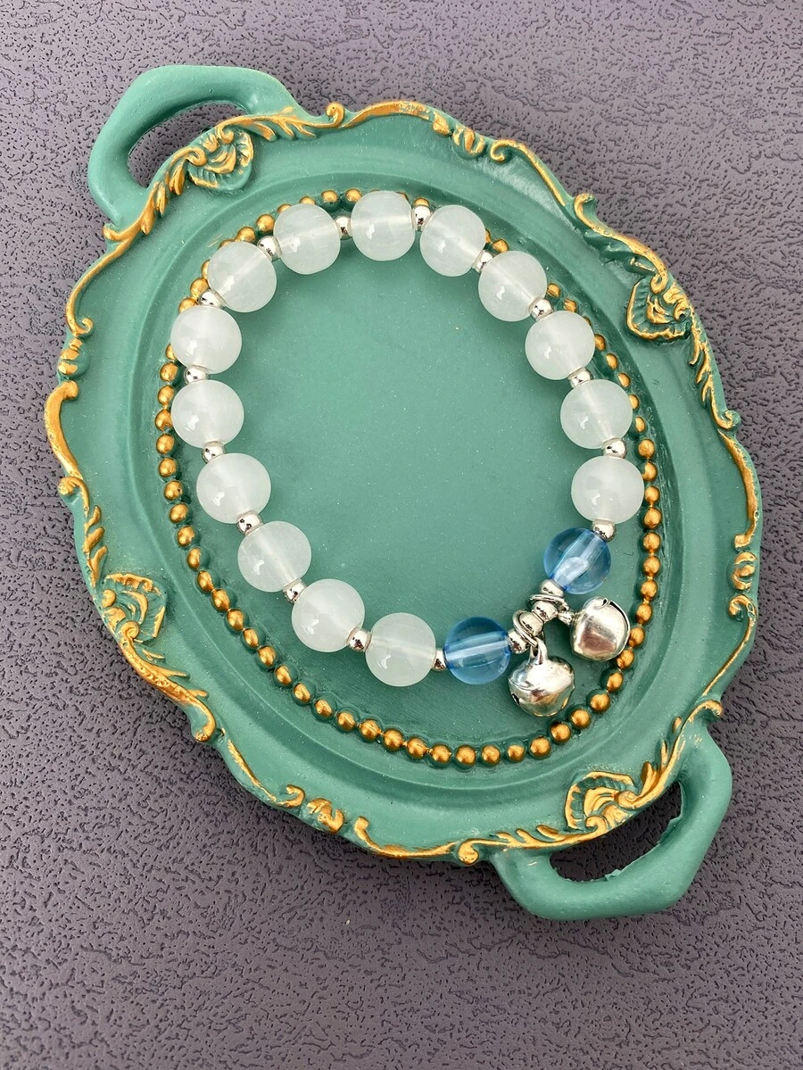 1入組迷人的設計鈴鐺墜飾手環適合女士,彈性帶可調尺寸,穿戴,燈藍白色