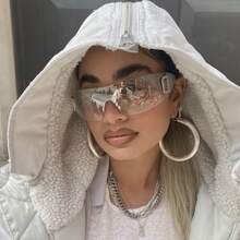 复古时尚眼镜，适合日常佩戴、旅行和拍照