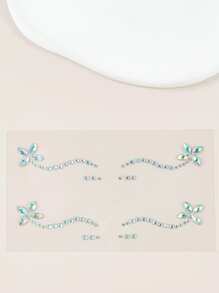1 件银色眼线和水钻化妆脸贴
