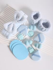 Bộ dụng cụ trang điểm 15 món bao gồm 1 băng đô hình bướm, 2 băng đeo cổ tay, 3 bông mút trang điểm, 3 bông mút trang điểm mini, 3 bông phấn tam giác, 3 bông mút rửa mặt. Bông mút trang điểm dùng để tán kem nền, kem dạng lỏng, kem và phấn phủ mà không để lại vệt. Bông mút trang điểm nhiều màu, không chứa latex, sử dụng được cả khô và ướt, phù hợp với mọi loại da. Thích hợp làm quà tặng, đồ dùng du lịch, đồ giá rẻ, đồ dùng cần thiết khi đi du lịch. - Nhiều màu - Xem 5