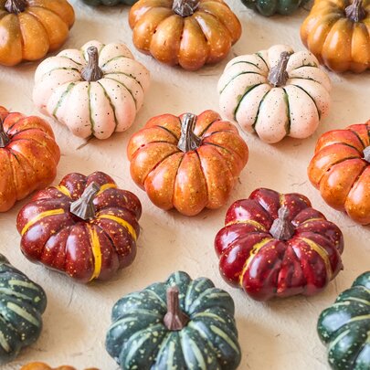 5 PIEZAS de calabazas artificiales realistas simuladas, calabazas falsas para festivales de Halloween, Acción de Gracias, otoño y cosecha, decoración del hogar, decoración de Halloween, decoración de otoño, decoración de habitaciones, decoración de otoño, decoraciones navideñas, regalos navideños, decoración navideña