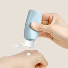 4入組組便攜式旅行瓶套裝，Pe 軟管防漏盥洗用品容器，可填充洗髮精和沐浴露旅行配件，4 * 60ml 乳液瓶 - 彩色 - 查看 7