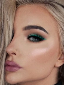 Misslyn 高显色度双效膏状眼线笔，防晕染，无动物实验，顺滑持久，适合Y2K、派对、海滩、旅行、度假、露营、户外活动、送礼、玫瑰时尚、新年、情人节、校园、中国新年等场合。 - 141 Green Shimmer - 查看 4