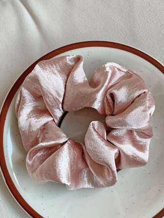 12 Scrunchies tamaño estandar  para el cabello / ligas para el cabello diferentes telas, colores y patrones, ninguno se repite. se envían aleatoriamente.