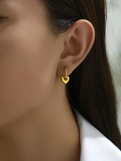 1 对时尚爱心不锈钢耳环，适合女士通勤高端设计耳环