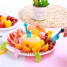 28 pièces Cure mini-fourchettes à pics d'aliments de dessin animaux, sélection de collations pour enfants, gâteaux, desserts, fourchettes à fruits, moules à muffins en silicone en forme de cœur