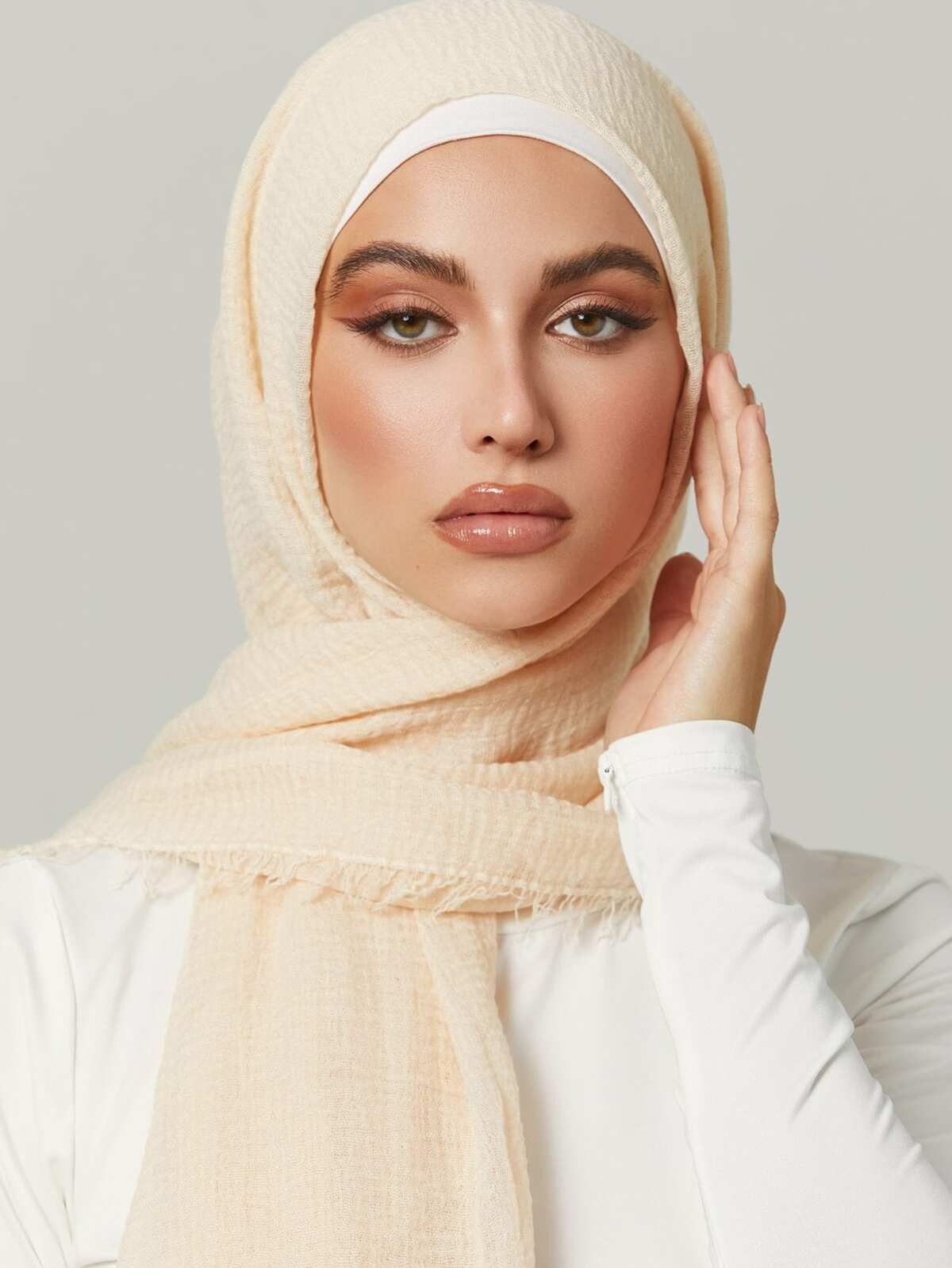 1 pièce Foulard plissé basique de couleur unie classique pour femme portant l'abaya 9