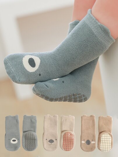 3對加厚防滑地板袜子,卡通設計和毛絨,適用於秋冬初學走路的幼兒