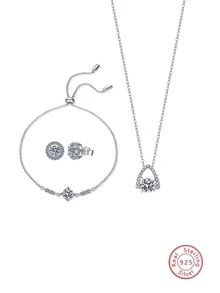 4入組甜美多變925純銀和立方氧化鋯女士套裝,包括耳釘、手鍊和頸鍊。適合日常磨合、通勤、聚會和作為禮物。