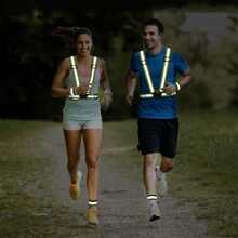 1件戶外調節型安全背心,夜行高亮度反光背心,輕量化騎行安全帶,防水奔跑裝備,反光帶,彈性對角反光帶,適用於戶外運動、健身、騎行、夜跑安全反光帶,男女運動反光背心彈性帶 - 綠色 - 查看 8